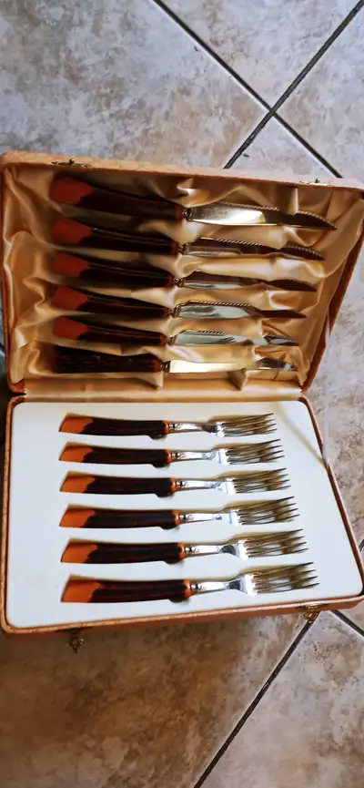 GH Utensils set 6 forks + 6 knives in a box, unused, View more
