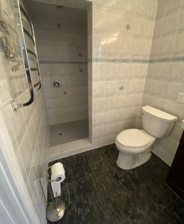 Spacious Student Rental Great for All Sizes Of Groups in Room Rentals & Roommates in Peterborough - Image 9