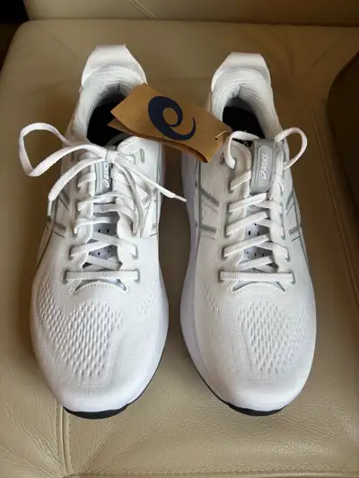 Men’s Asics Gel-Kayano 32 size 10US, View more