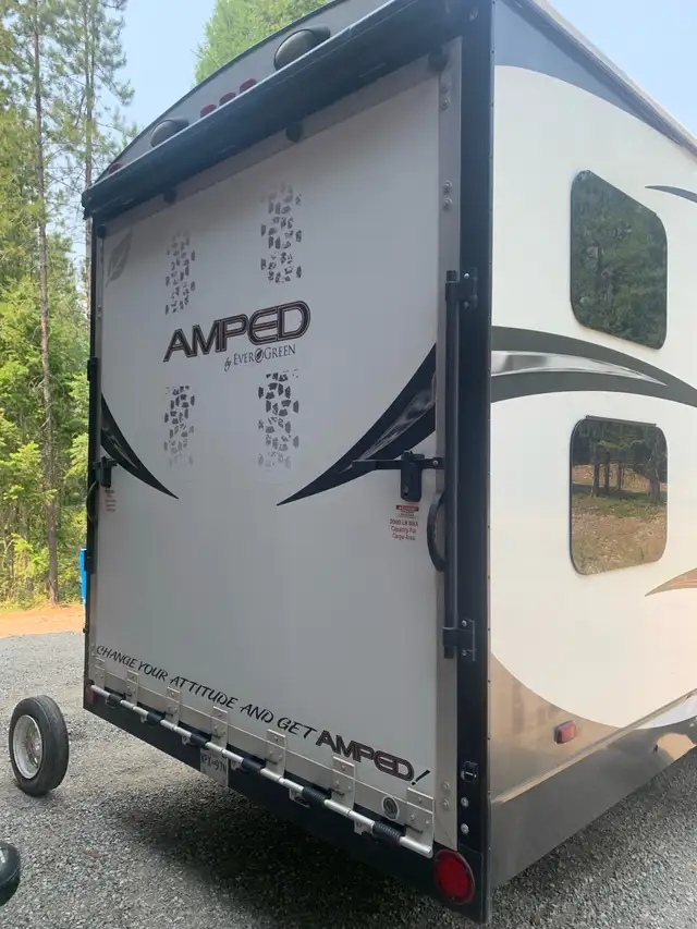 2015 Amped Toy Hauler RV in Travel Trailers & Campers in Cranbrook - Image 3