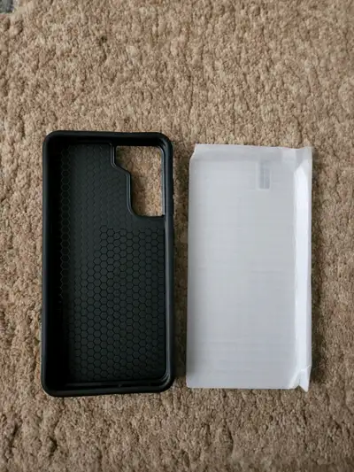 Brand new Samsung S21 Black case with stand and screen protector is for sale.