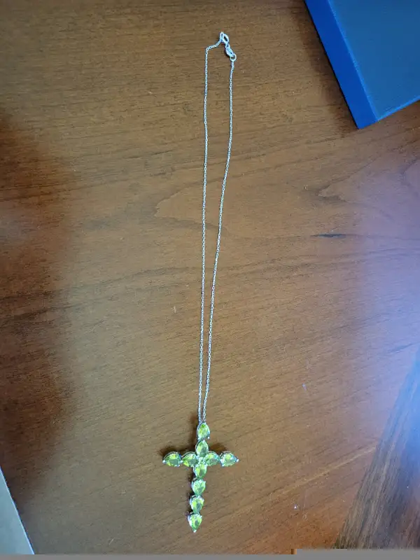 Brand New Sterling Silver Natural Peridots Necklace For Sale in Jewellery & Watches in London - Image 5