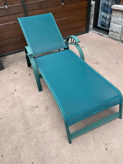 Chaise  longue en métal avec coussin, View more