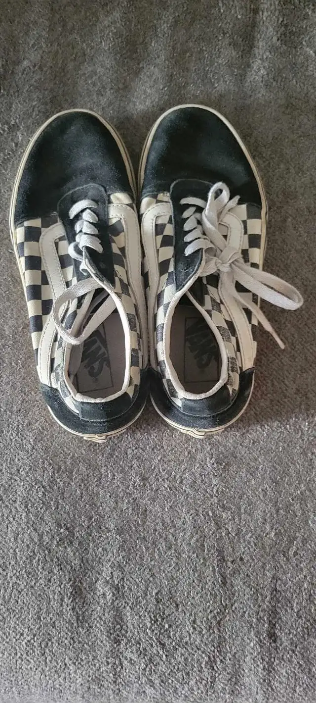 Girls vans shoes size 6.563234912362625121