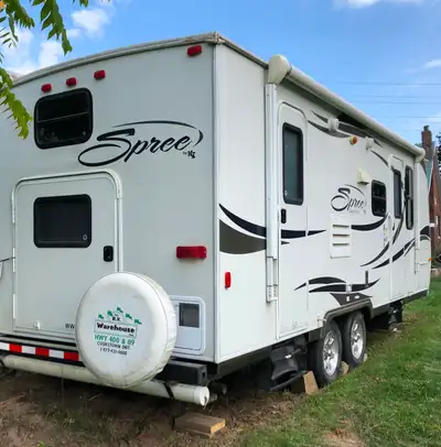 - 2012 KZ Spree Super Lite Camper Trailer, Model BHS231 (23 ft) - Great trailer with limited use - V...