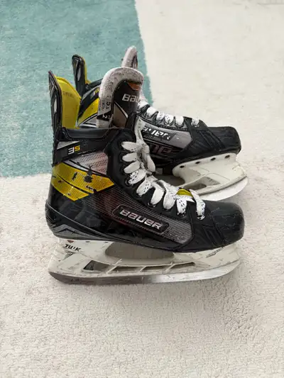 Bauer Supreme 3S intermediate hockey skates size 5.5 fit 2, View more