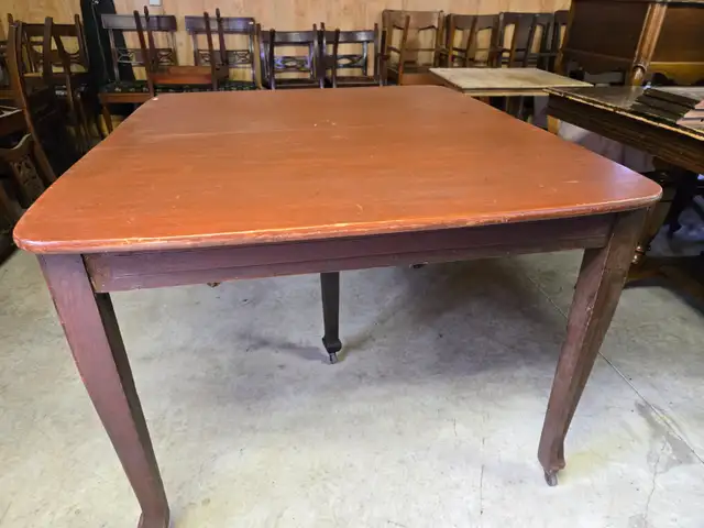 dining room table in Dining Tables & Sets in Hamilton - Image 2