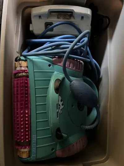 Robot de piscine BRISÉ – Dolphin Deluxe 3 – POUR PIÈCES, View more
