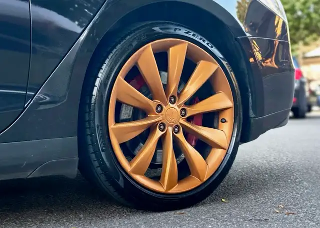 Tesla Model S 573776113162659843