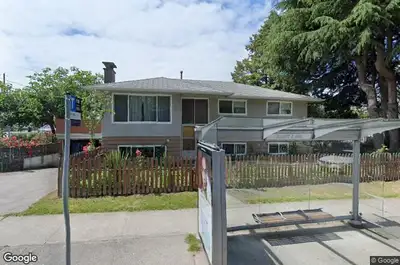 Fully furnished cozy bright bedroom in a shared unit available August 15 Vancouver for rent * Sharin...