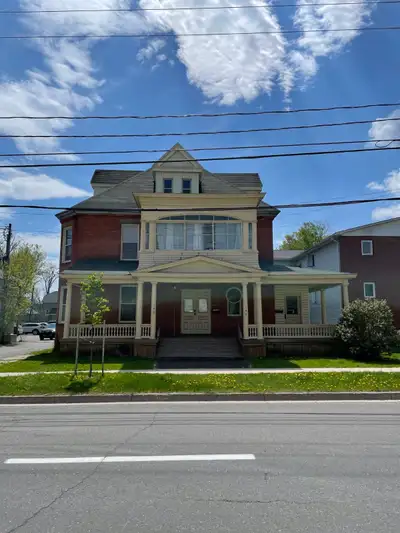 This gorgeous 2 bedroom is a must see. It is in the Victorian part of this building and lots of uniq...