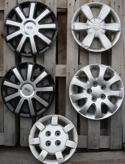 Enjoliveurs d'origine/Factory Wheelcovers Hyundai Kia 14"-15"-16" Très beau, minimes égratignures, P...
