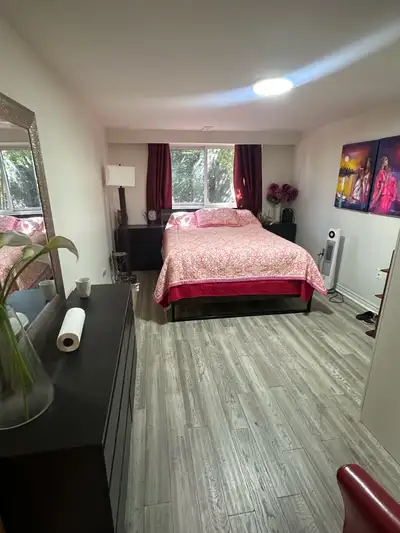 A clean nice room at port union ( close to university of Toronto , scarborough ) Female working prof...