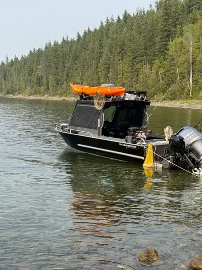 2020 Ultra Sport Fxb HT hardtop LOA 22‘3“ comes with 150 horse Yamaha 405 hours, 15 hp Mercury pro k...