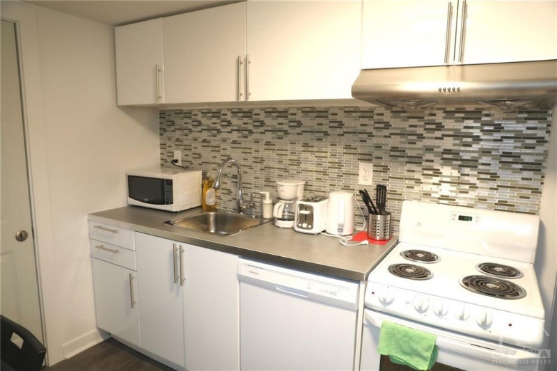 Great 1 bedroom + 1 den basement apartment for rent bank&walkley Long