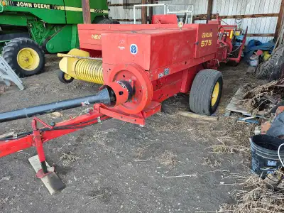 Baler has been rebuilt since last season. New plunger bearings and rails, new knotters, rebuilt pick...