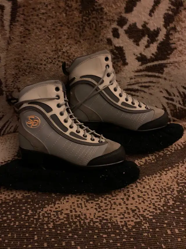 Women’s skates CCM size 6 in Skates & Blades in Ottawa - Image 8