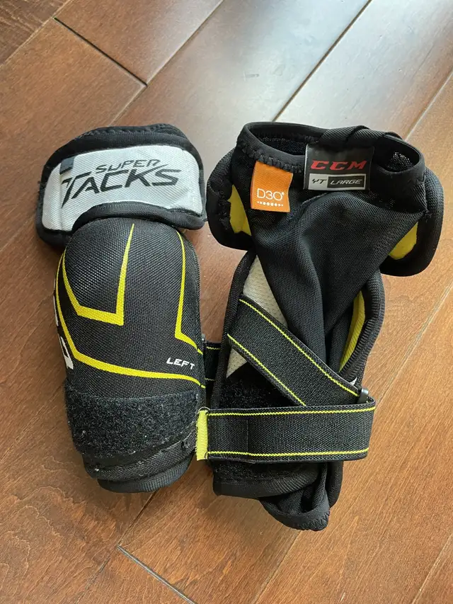 Hockey Elbow pad CCM Super Tracks D30 Youth Large  in Other in Calgary - Image 5