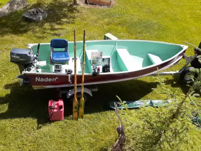 2005 aluminum boat, 25 Yamaha hp engine and ezyloader trailer in very good condition. Also includes,...