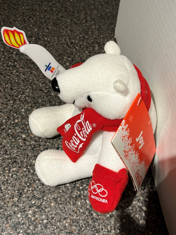 Vintage Coca-Cola 6" 2010 Olympic Polar Bears in Arts & Collectibles in Edmonton - Image 2