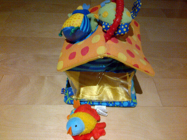 Put & Peek Birdhouse (Manhattan Toy) in Toys & Games in Oakville / Halton Region - Image 2