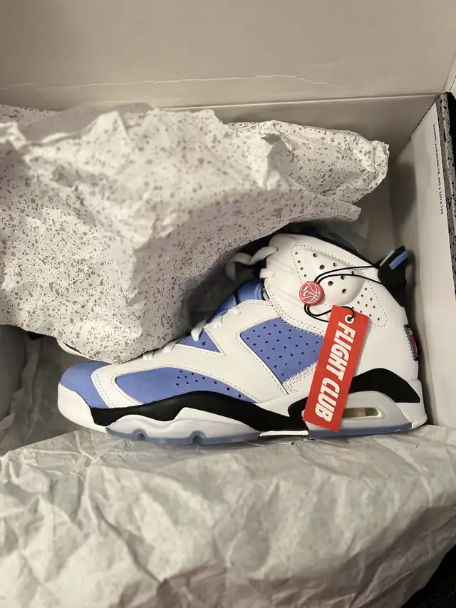 Jordan 6 UNC Size 9.5 in Men's Shoes in Cambridge - Image 2
