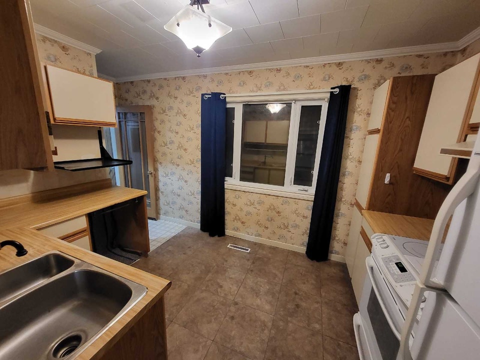 2 bedroom house with office for rent in King Edward Park 2
