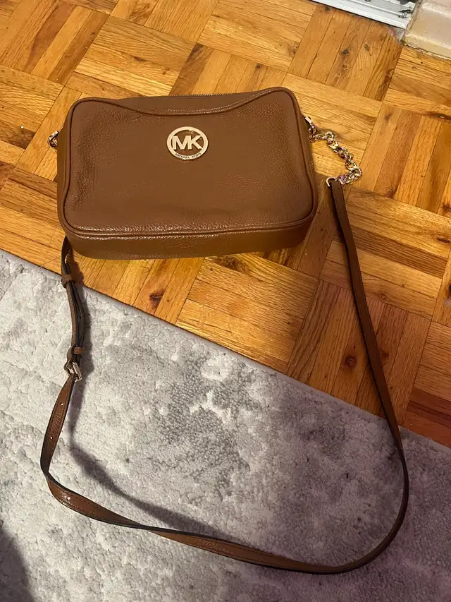 Michael Kors Brown Leather Crossbody Bag in Women's - Bags & Wallets in Mississauga / Peel Region - Image 2