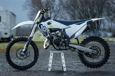 Motocross en bon état. Très propre. Pour vente rapide. Communiquez au 450 454 7264 demandez eric jou...