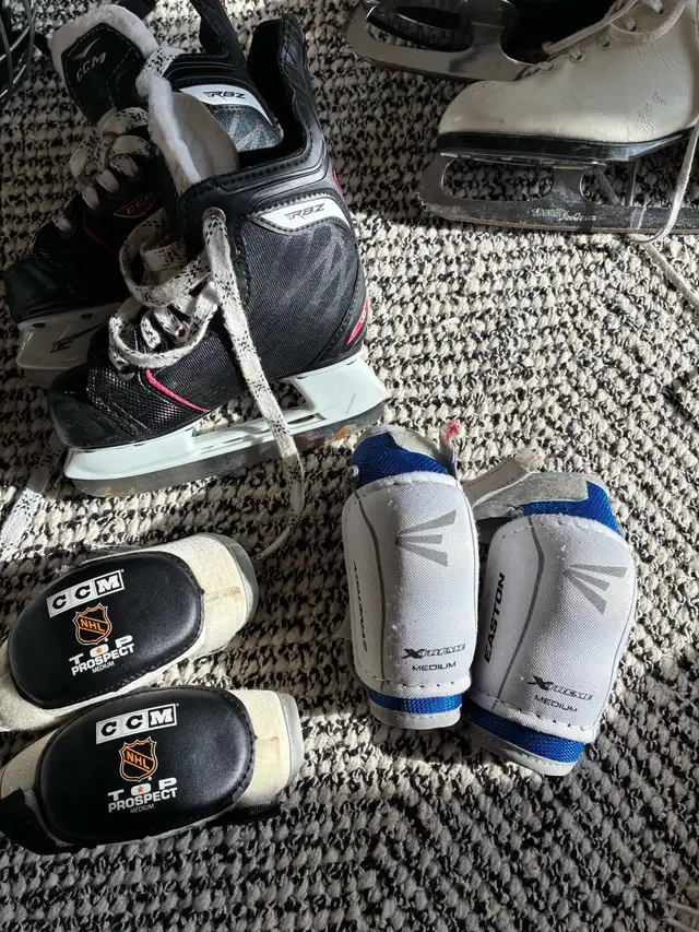 Youth Hockey Equipment in Hockey in Hamilton - Image 6