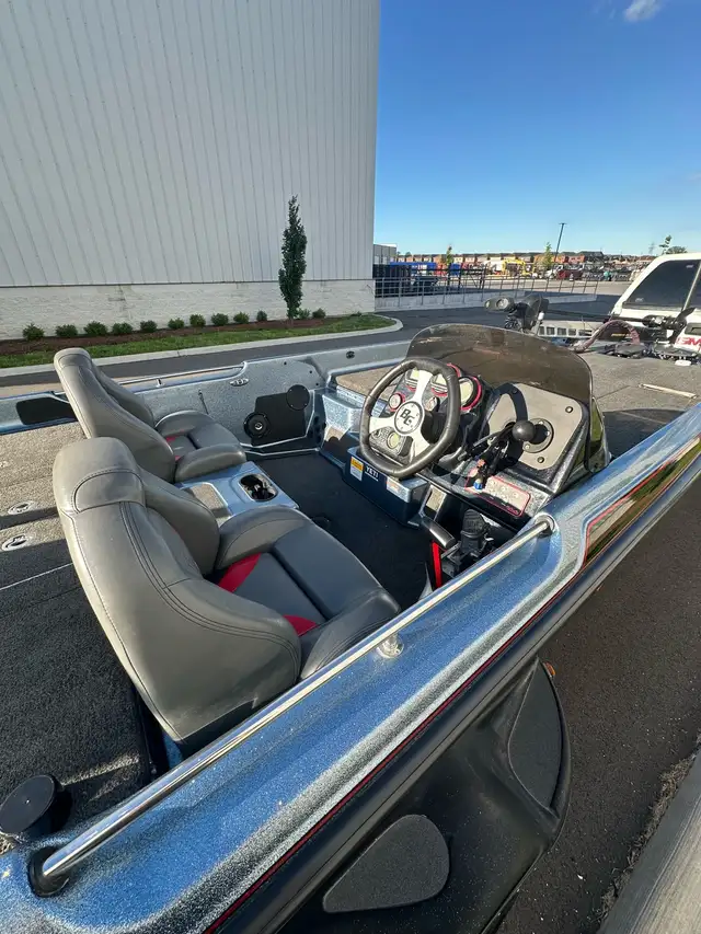 BassCat Pantera IV Bass Boat  in Powerboats & Motorboats in St. Catharines - Image 7