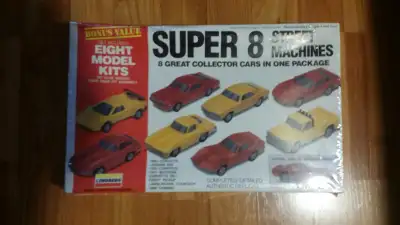 New Sealed Set Of Lindberg Super 8 Street Machines.Included are 1964 Corvette,Jaguar XKE,1970 Corvet...