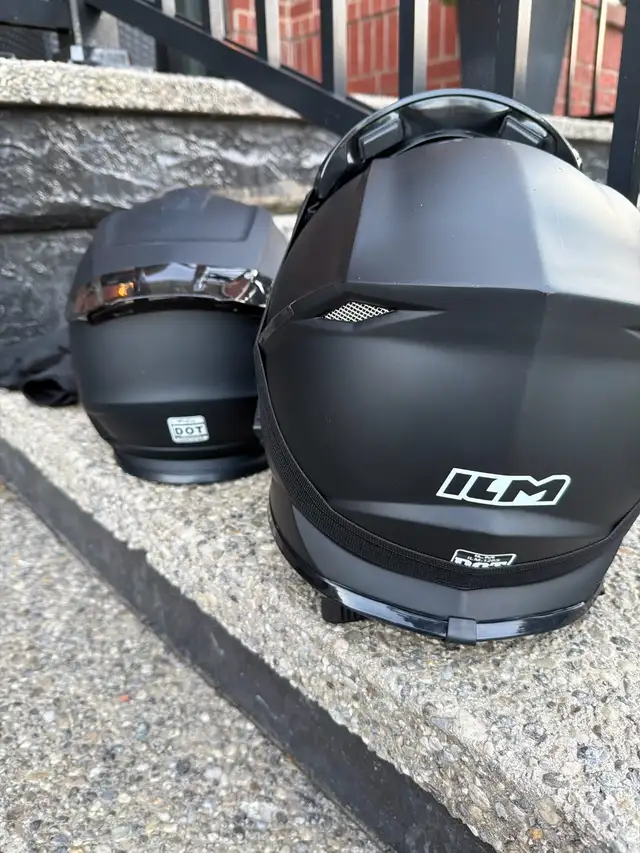 Dirtbike/ Full Head Helmets in Motorcycle Parts & Accessories in Hamilton - Image 8