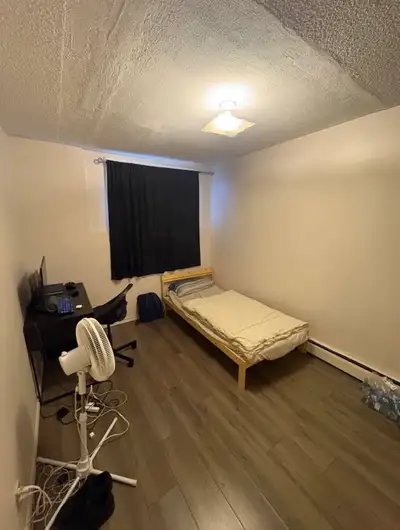 4-month Sublet – Male Only Address: 119 Regina St N, Waterloo (5-minute walk to Laurier Campus, near...