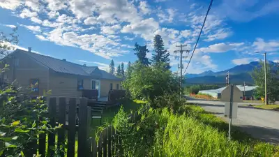 FOR SALE BY OWNER 175 Alsek Crescent, Haines Junction, Yukon Asking $379,000 Approximately 1,900 sq....