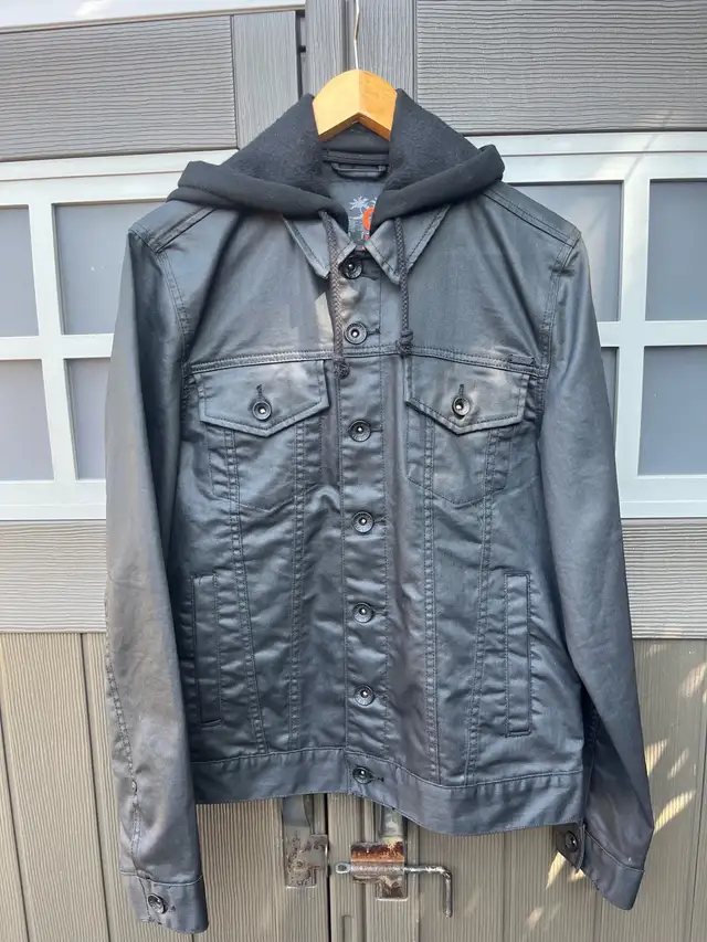 Guess trucker jacket  in Men's in Ottawa - Image 2