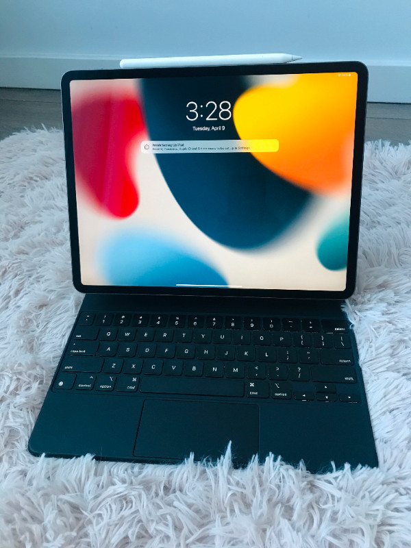 Ipad Pro 12.9 (4th generation) 256gb Magic Keyboard, Pencil dans iPad et tablettes  à Ville de Montréal - Image 2