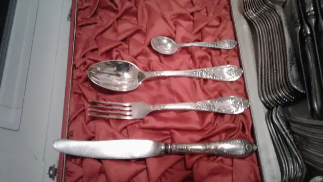 ANTIQUE VINTAGE TABLEWARE 68 items SET in Arts & Collectibles in Markham / York Region - Image 4