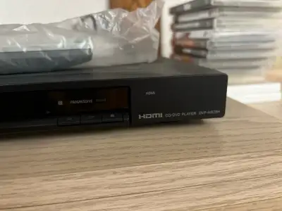 This pre-owned Sony DVP-NS78H CD/DVD player provides a reliable way to enjoy your favourite media di...