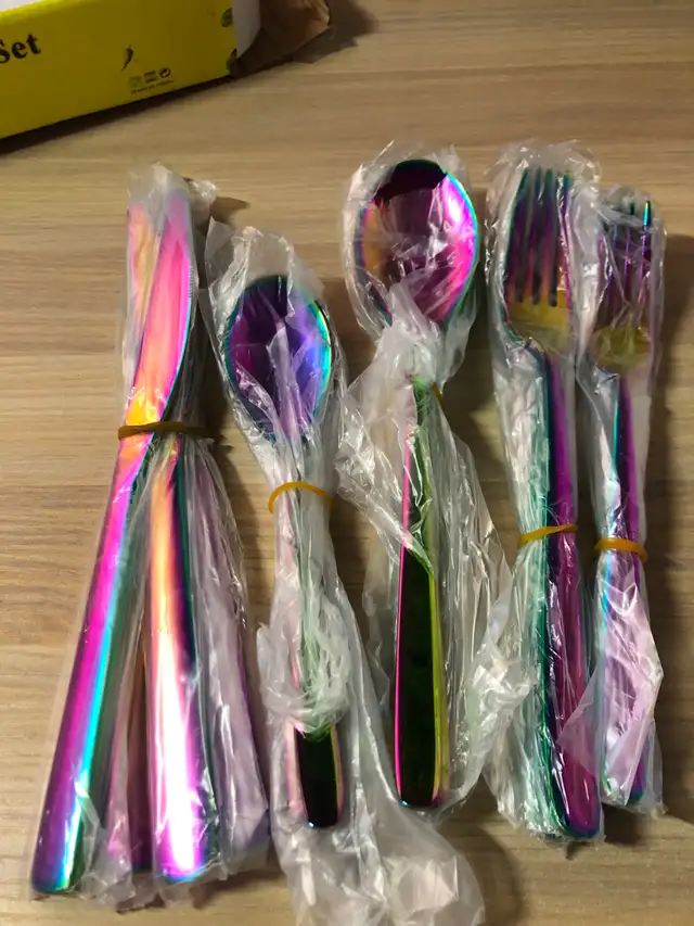 New ReaNea Rainbow Titanium Plating Flatware Set (40 Pieces) in Kitchen & Dining Wares in City of Toronto - Image 6