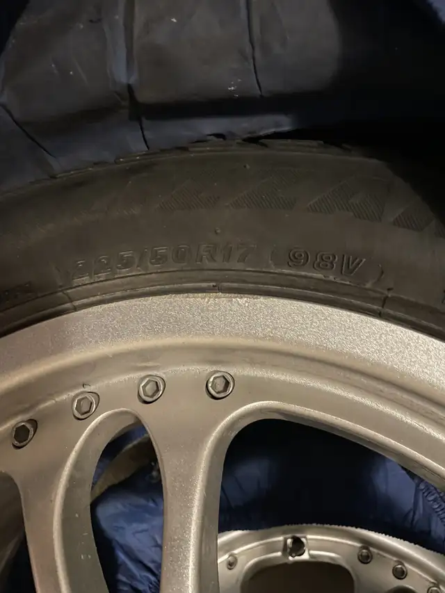 WINTER TIRES ON ALLOY RIMS 225/50R17 in Tires & Rims in Pembroke - Image 4
