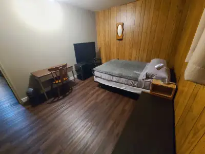 rooms for rent (1 available) weekly rates only (sorry men onl