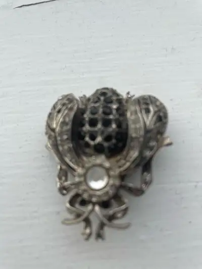 This Bee Rhinestone Brooch is a dazzling vintage find, perfect for adding a touch of sparkle to any...