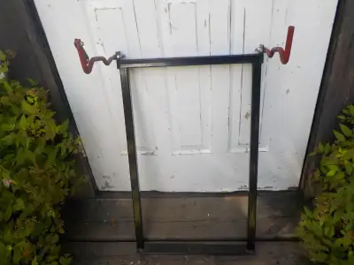 Solid bicycle rack for SUV / Support à bicyclette solide, View more