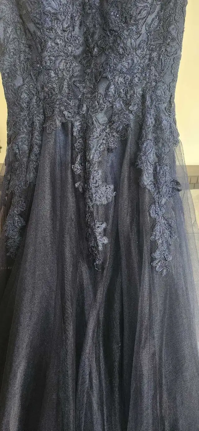 Beautiful Oksana grad dress. Size 4-6. in Women's - Dresses & Skirts in Calgary - Image 9