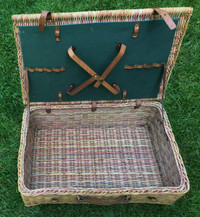 Wicker suitcase or picknick basket 21.5 x 13.5 x 6