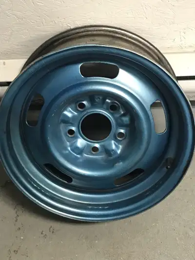 4 Rims en acier G.M 15 pouces x6 514-809-3117 Lanaudière ) Prix $ 200.00 En bonne condition