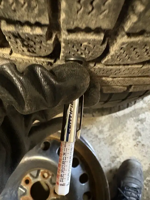 235/65/17 3 Winter tires with steel rims and 1 Rim without tire in Tires & Rims in Ottawa - Image 9