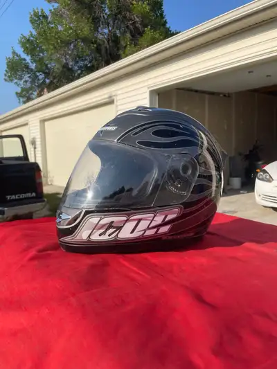 Icon Motorcycle helmet Medium, View more