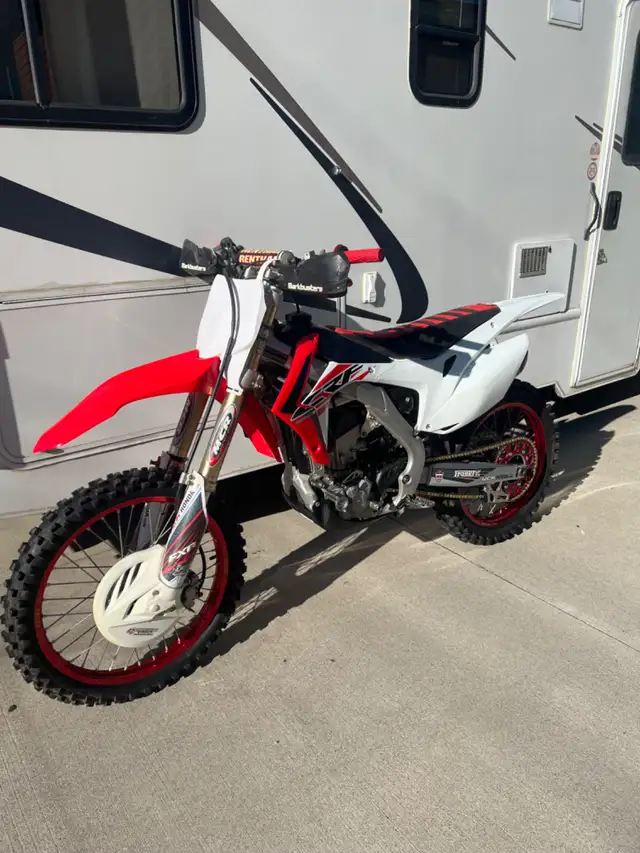 2017 Honda 250R Dirt Bike in Dirt Bikes & Motocross in Sarnia - Image 3